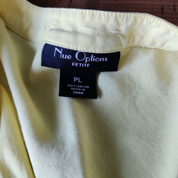 Nue Options Sleeveless Button Down Top - Picture 4 of 5